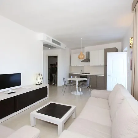 Hecate Mit Panoramapool By Interhome 度假居 奥斯图尼